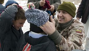 Lietuvos žmonių numegztos kepurės atšiaurią žiemą sušildys penkis tūkstančius Afganistano  vaikų.