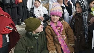 Lietuvos žmonių numegztos kepurės at&scaron;iaurią žiemą su&scaron;ildys penkis tūkstančius Afganistano  vaikų.
