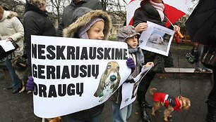 Ketvirtadienį Vilniuje surengta pilietinė akcija &bdquo;Smurtui prie&scaron; gyvūnus &ndash; Ne!&ldquo;.