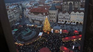 Eglė įžiebta, prasideda kalėdinė mugė ir &scaron;venčių sezonas.