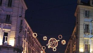 &bdquo;Turine kiekviena gatvė pasipuo&scaron;usi vis kitaip, kadangi čia vyksta konkursai ir varžomasi, kas pasipuo&scaron; sumaniau. Vitrinas dekoruoja visos parduotuvės ir visai nesvarbu, ar jos miesto centre, ar kokiame užkampyje,&ldquo; &ndash; i&scaron; Turino (Italija) ra&scaron;o 15min.lt skaitytoja Gelmina.
