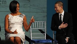 Michelle Obama giria dizainerį Jasoną Wu, sukūrusį suknelę, kuria pirmoji JAV dama vilkėjo per savo vyro inauguraciją į prezidentus.