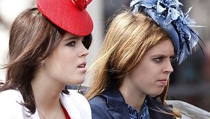 Princo Andrew dukterys Eugenie (kairėje) ir Beatrice