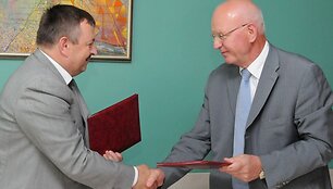 V.Navickas ir R.Ginevičius