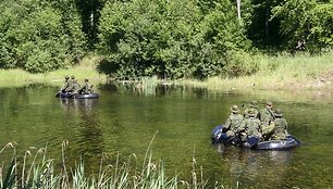 Pratybose kariai žvalgė ir vertino teritorijas ir objektus, įrenginėjo stebėjimo postus, vykdė objektų užėmimo, atsitraukimo ir kt. žvalgybos paramos užduotis.