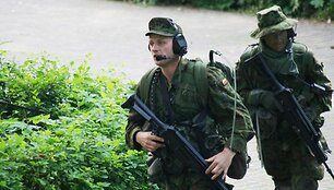 Pratybose kariai žvalgė ir vertino teritorijas ir objektus, įrenginėjo stebėjimo postus, vykdė objektų užėmimo, atsitraukimo ir kt. žvalgybos paramos užduotis.