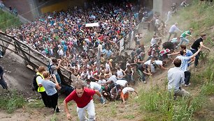 Festivalyje &bdquo;Love parade&ldquo; &scaron;e&scaron;tadienį žuvo 19 žmonių, dar apie 340 sunkiai sužeisti.