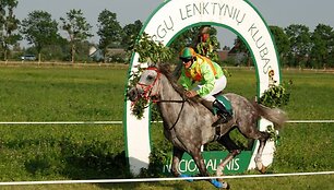 &Scaron;e&scaron;tadienį Raseinių hipodrome vyko žirgų lenktynės &bdquo;Triguba karūna II&ldquo;.