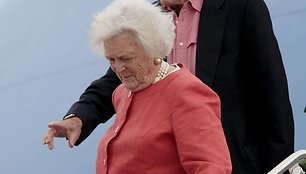 Buvęs JAV prezidentas George H. W. Bushas su žmona Barbara Bush