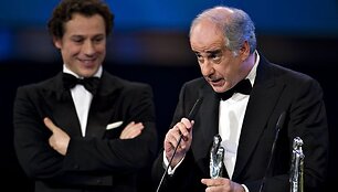 Italų aktorius Toni Servillo Garrone sako padėkos kalbą.