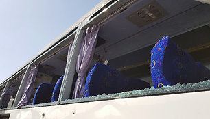 Sprogimas smarkiai apgadino keleivinį autobusą