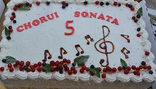 Senosios Varėnos bendruomenės &scaron;ventės tortas