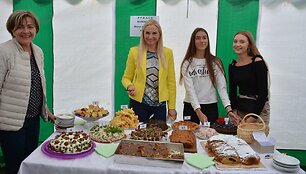 Senosios Varėnos bendruomenės &scaron;ventės pyragų konkursas