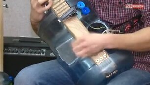 Savadarbė gitara 