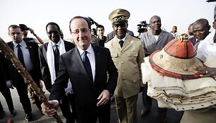Prancūzijos prezidentas Francois Hollande'as &scaron;e&scaron;tadienį atvyko į Malį. 