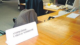Raginimą i&scaron;leisti darbuotojus nemokamų atostogų i&scaron;girdo tik dalis valstybės institucijų.