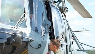 Aviacijos bazėje &ndash; sraigtasparnių lakūnų &bdquo;krik&scaron;tynos&ldquo;.