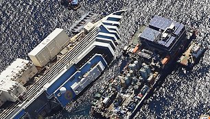 Džiljo salos pakrantėje netrukus prasidės laivo „Costa Concordia“ iškėlimas.