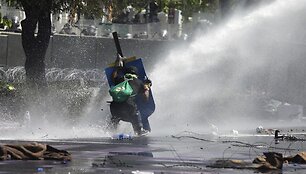 Bankoką krečia nauji protestuotojų ir policijos susirėmimai. 