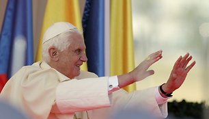 Popiežius Benediktas XVI šeštadienį atvyko į Prahą trijų dienų vizito.