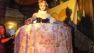 Prie&scaron; 10 metų tikrą revoliuciją meno ir madų pasaulyje sukėlęs festivalis &scaron;į &scaron;e&scaron;tadienį įvyko sostinėje, viename i&scaron; Užupio kiemelių.