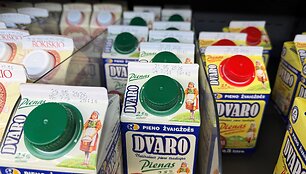 Pirkėjas &bdquo;Maximoje&ldquo; pastebėjo pasibaigusio ir besibaigiančio galiojimo produktų, kurie nebuvo prie nukainotų prekių. 
