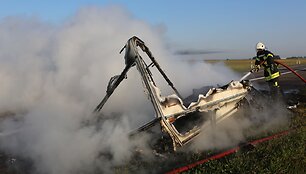 Juknaičių kaime sudegė kemperis.