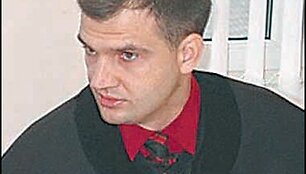 Advokatas A.Marapolskas skandalingai minimas nebe pirmą kartą &ndash; jo sudaryta sutartis su D.Budrevičiene leido susižerti trečdalį priteistos jai sumos.