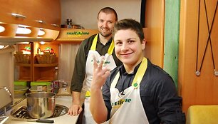 &bdquo;Dantimis&ldquo; grojantis Mikas kulinarijos paslapčių mokysis pas Liną Samėną.