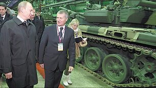 Premjeras V.Putinas mėgsta lankytis Rusijos ginklų gamyklose.