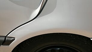 Įlenktos automobilio durelės