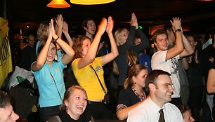 Spalio 6-osios vakarą Laisvės alėjoje skambėjo i&scaron; baro &bdquo;Džem&rsquo;pub&ldquo; sklindančiais džiugiais &scaron;ūksniais, &scaron;urmuliu ir smagių pasirodymų garsais.