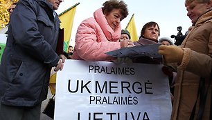 Prie Prezidentūros – protesto akcija dėl padėties Ukmergės šilumos ūkyje.