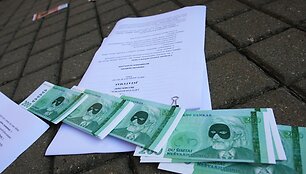 Prie Prezidentūros &ndash; protesto akcija dėl padėties Ukmergės &scaron;ilumos ūkyje.