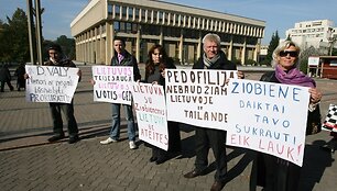 Mitingas prie parlamento