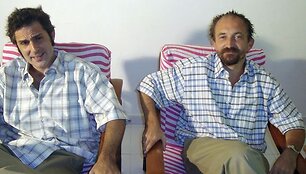 Žurnalistai J.Cendonas ir C.Freemanas 