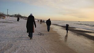 Paskutinė ilgojo savaitgalio diena klaipėdiečius ir miesto svečius sutraukė į pajūrį. 