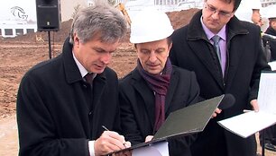 Slėnio &bdquo;Santaka&ldquo; statybvietėje įkasta simbolinė kapsulė.