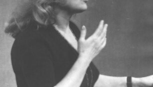 Aldona Vederaitė &bdquo;Petraičių &scaron;eimoje&ldquo;
