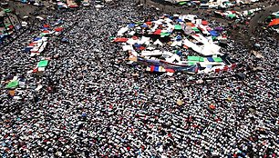 Tūkstančiai žmonių susirinko Kairo Tahriro aikštėje.
