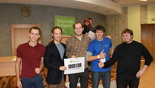 &bdquo;Unhook&ldquo; idėjos autoriai Martynas Kairys, Kęstutis Jorudas ir &Scaron;arūnas Savickas apdovanoti &bdquo;Microsoft Lietuva&rdquo; skirtu 1000 eurų piniginiu prizu.
