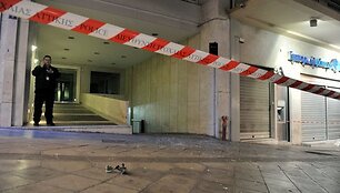 Policija evakavo žmones i&scaron; rajono prie Nežinomo kareivio kapo.