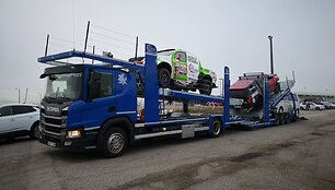 Le Havro uoste rikiuojami Dakaro ralio automobiliai