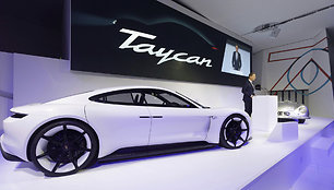 „Porsche Taycan“