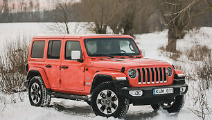 „Jeep Wrangler“ bandymai sniege