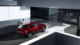 Ženevoje pristatytas miesto visureigis Mazda CX-30