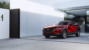 Ženevoje pristatytas miesto visureigis Mazda CX-30