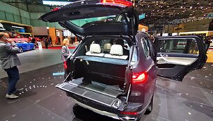 BMW X7 Ženevos automobilių parodoje