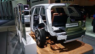 „Subaru Forester“ ir „e-BOXER“ variklio premjera Ženevos automobilių parodoje