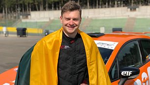 Jonas Karklys startuos „Renault Clio RS“